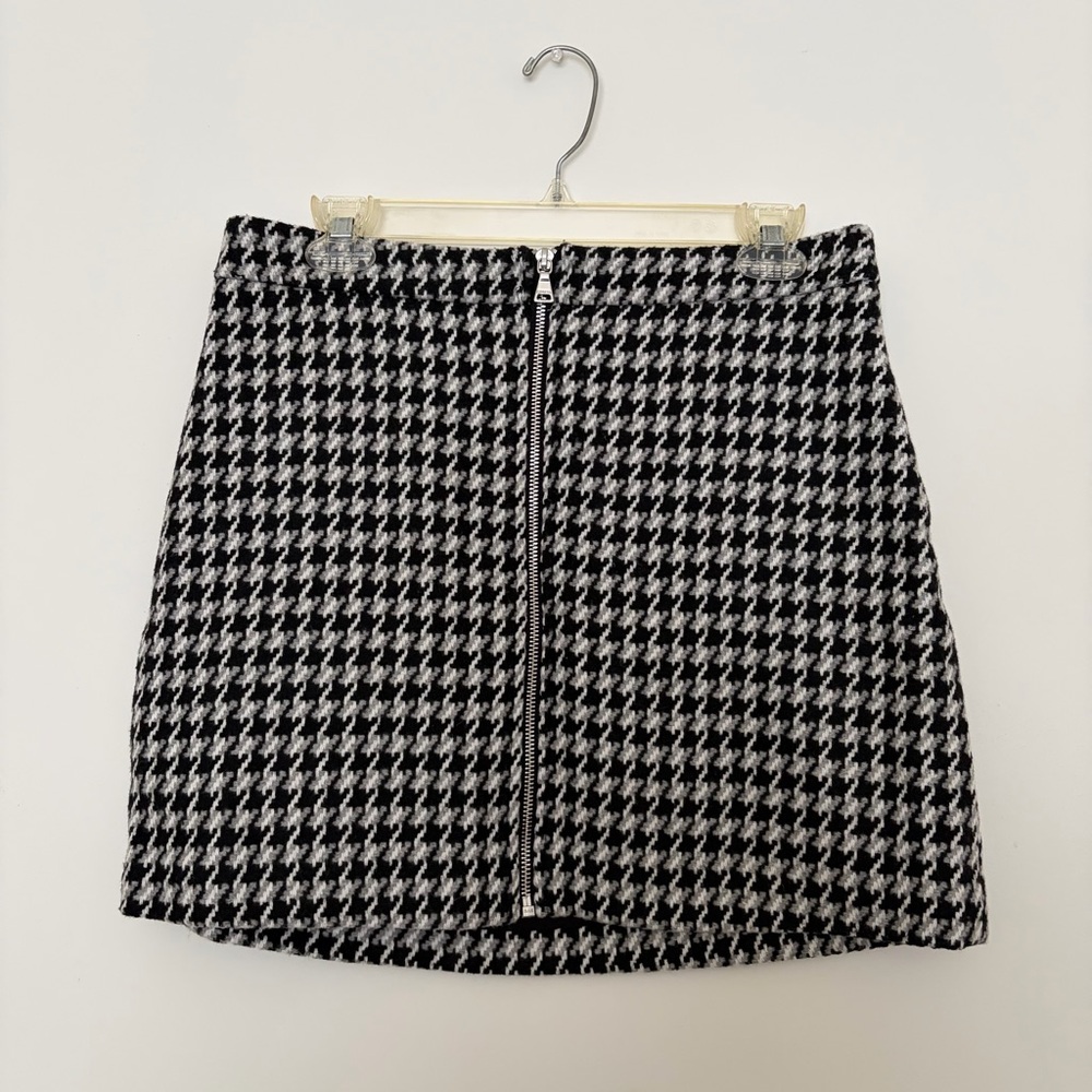 Express Houndstooth Zip-Front Mini Skirt - Black & White